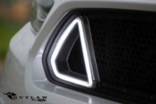 Load image into Gallery viewer, CDC Mustang Outlaw Switchback Upper Grille 2015-2016 1511-7015-01