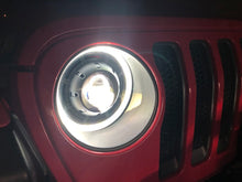 Load image into Gallery viewer, Oracle Oculus Bi-LED Projector Headlights for Jeep JL/Gladiator JT - Matte Black - 5500K