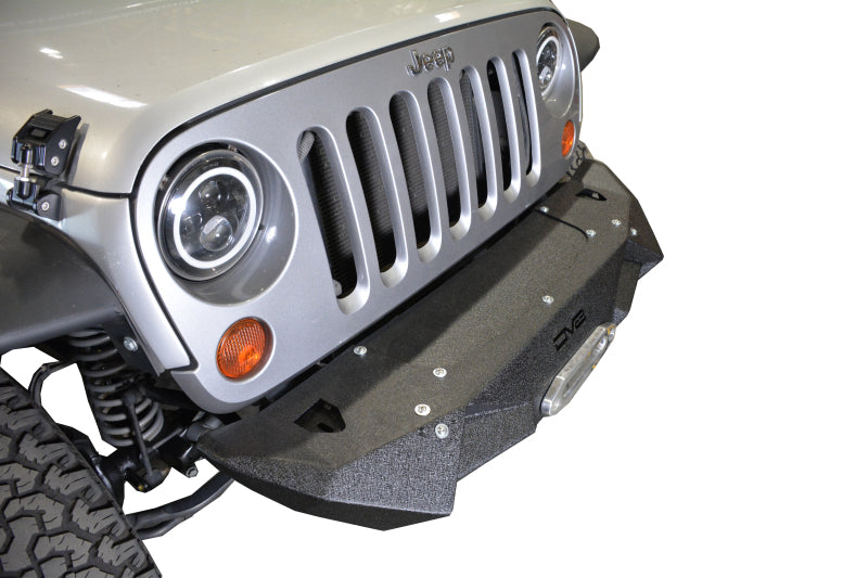 DV8 Offroad 07-18 Jeep Wrangler JK/JL Steel Stubby Front Bumper w/ Light Bracket & Winch Plate