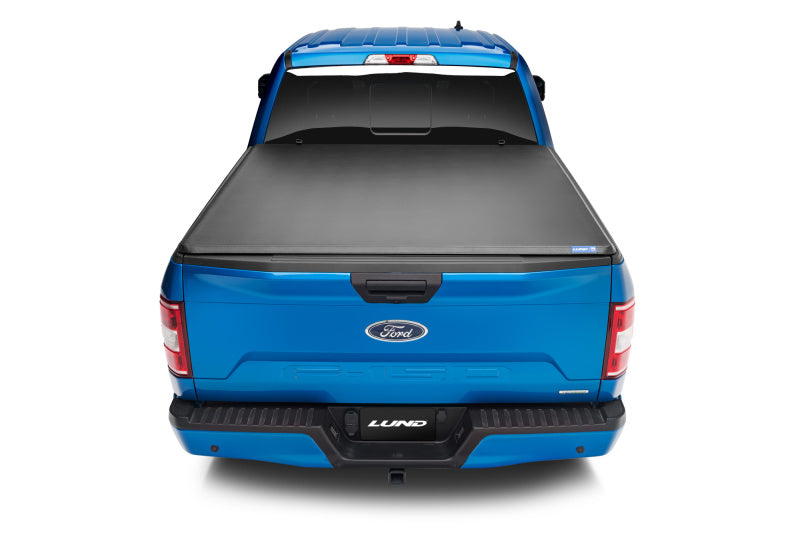 Lund 21-22 Ford F-150 (5.5ft. Bed) Hard Fold Tonneau Cover - Black