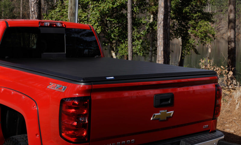 Lund 21-22 Ford F-150 (5.5ft. Bed) Hard Fold Tonneau Cover - Black